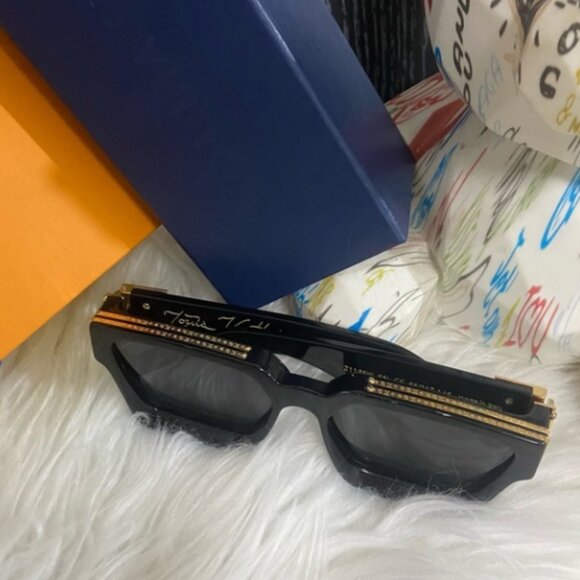 Louis Vuitton 1:1 Millionaires - Picture 4 of 5